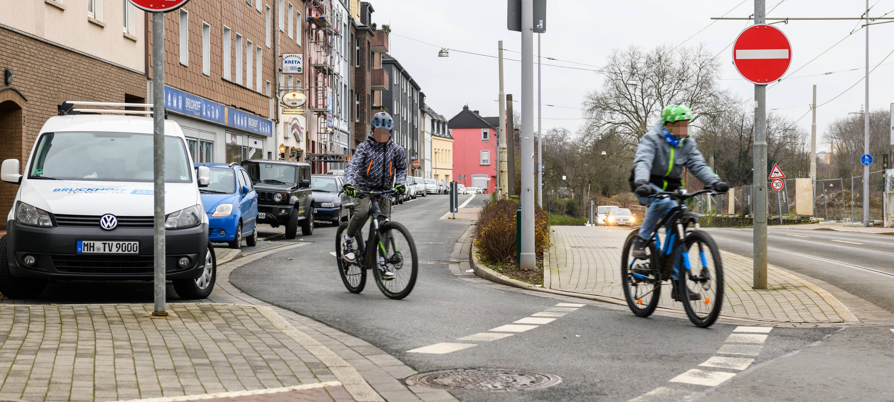Baustelle bremst Verkehr auf Duisburger Straße