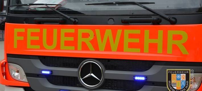 Baum auf Gastank gestürzt