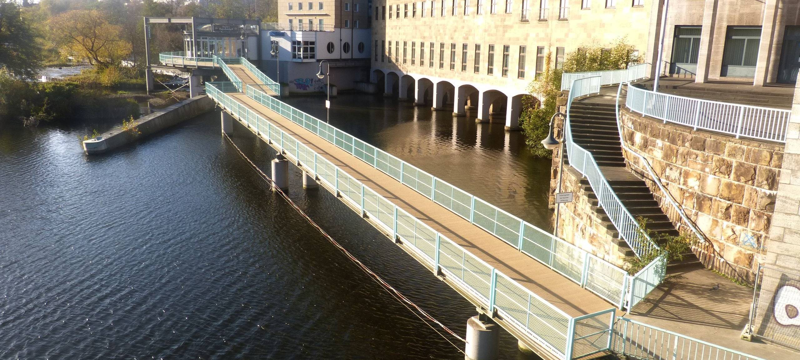 Marode Fußgängerbrücke ist repariert