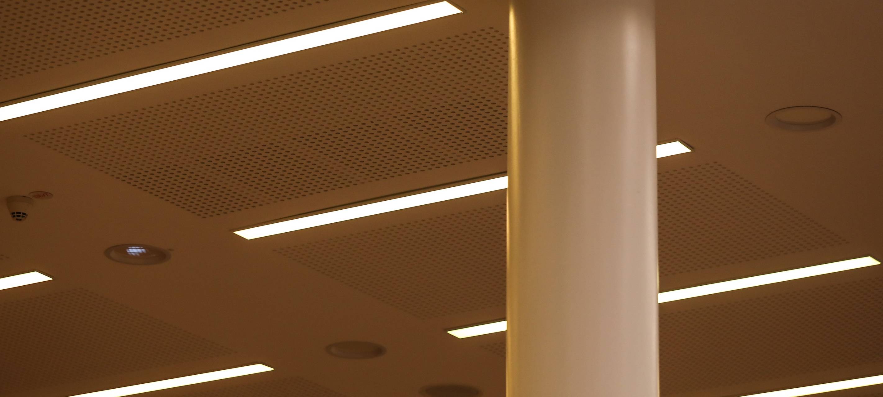 Viele neue LED-Leuchten für Mülheims Schulen