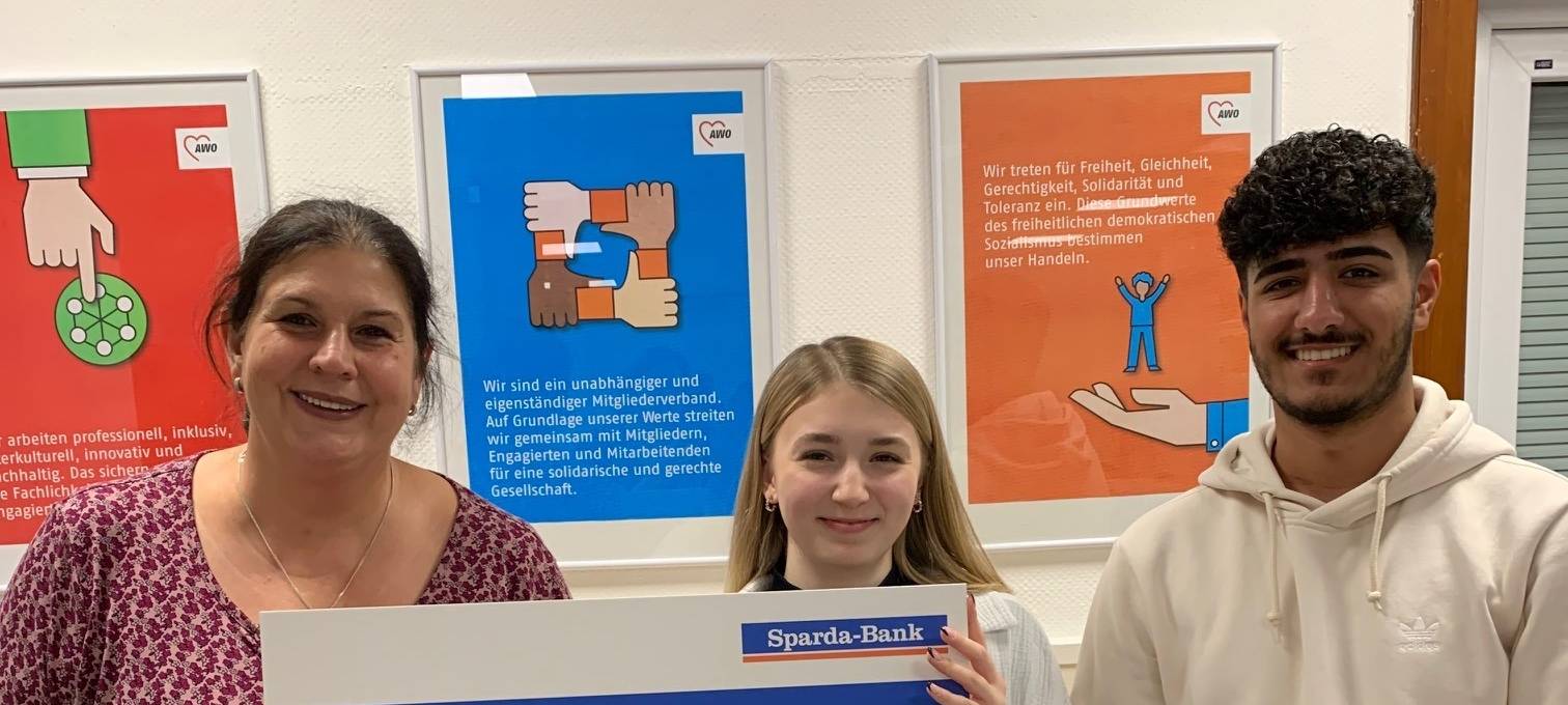 Azubis bedanken sich bei Mülheimer AWO