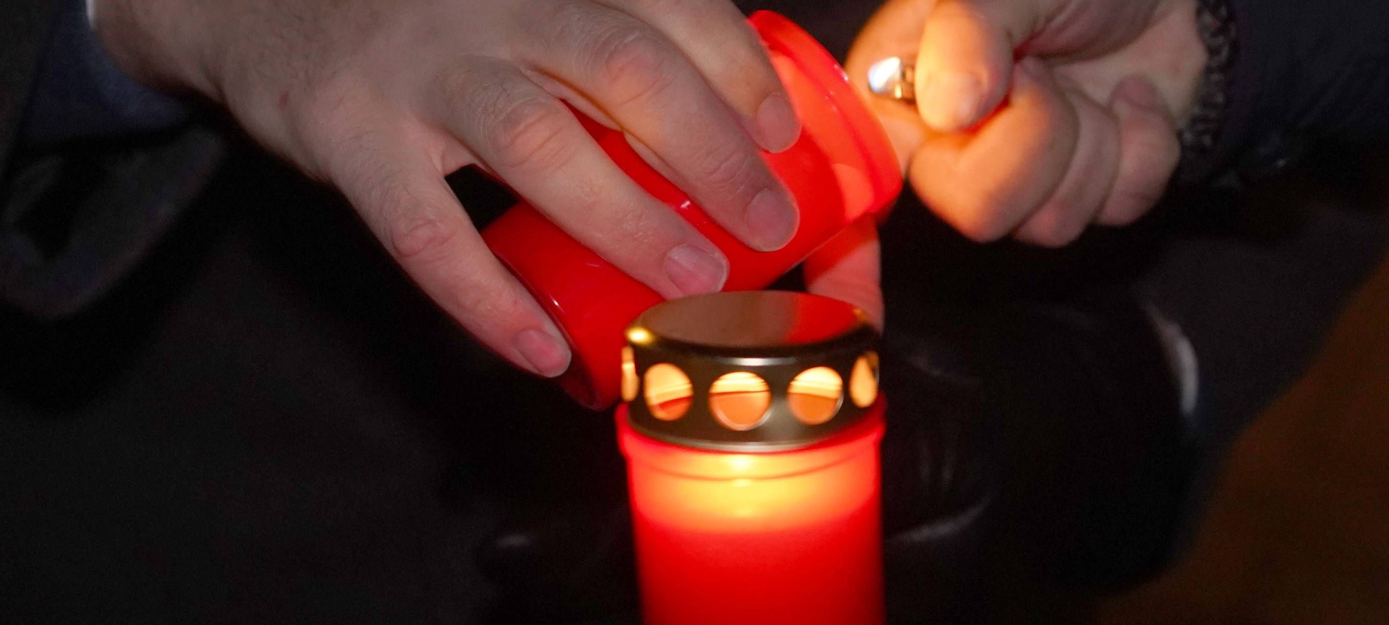 Gebete, Musik und Fettgebäck auf dem Synagogenplatz