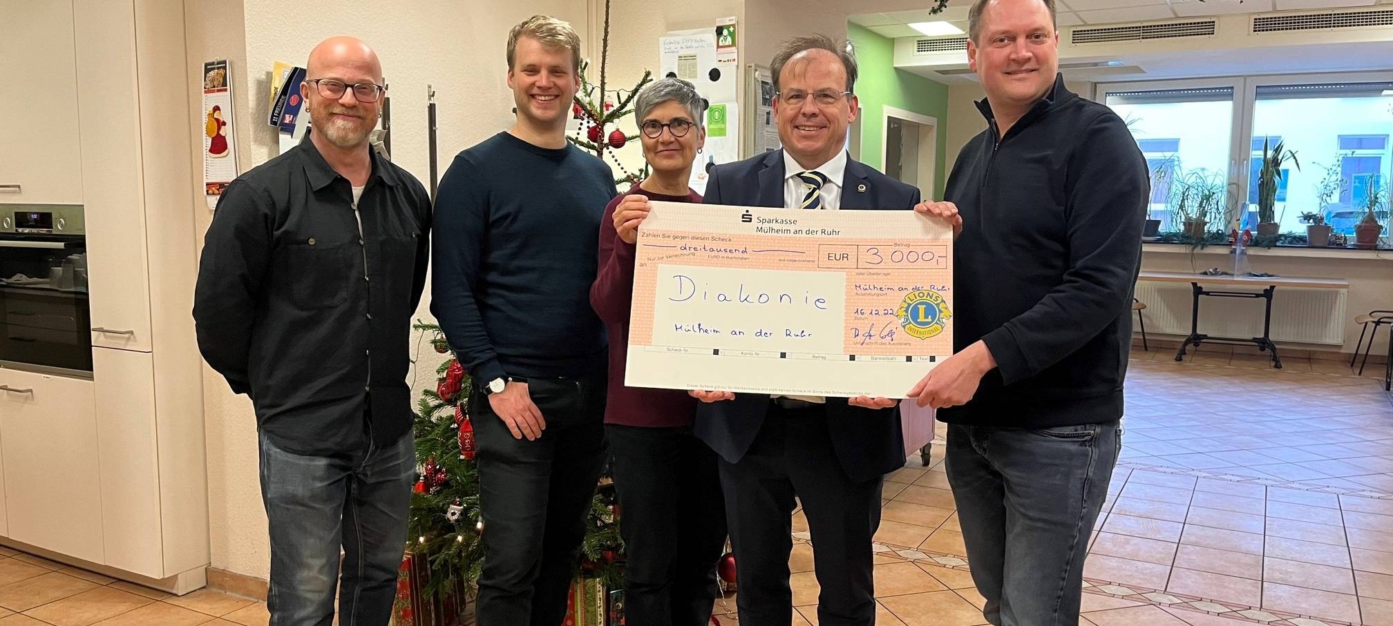 Lions spenden an Gefährdetenhilfe