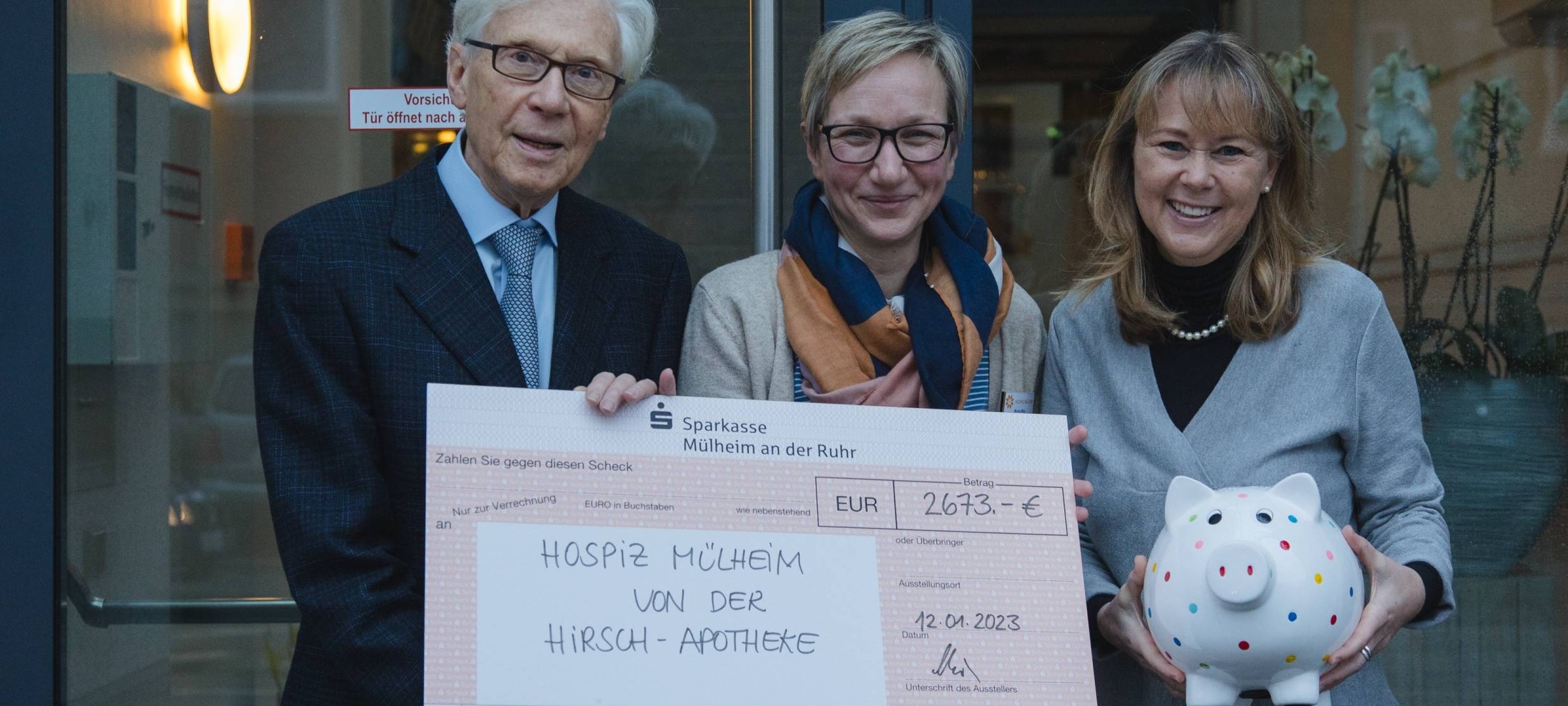 Hirsch-Apotheke sammelt über 2.600 Euro für Hospiz