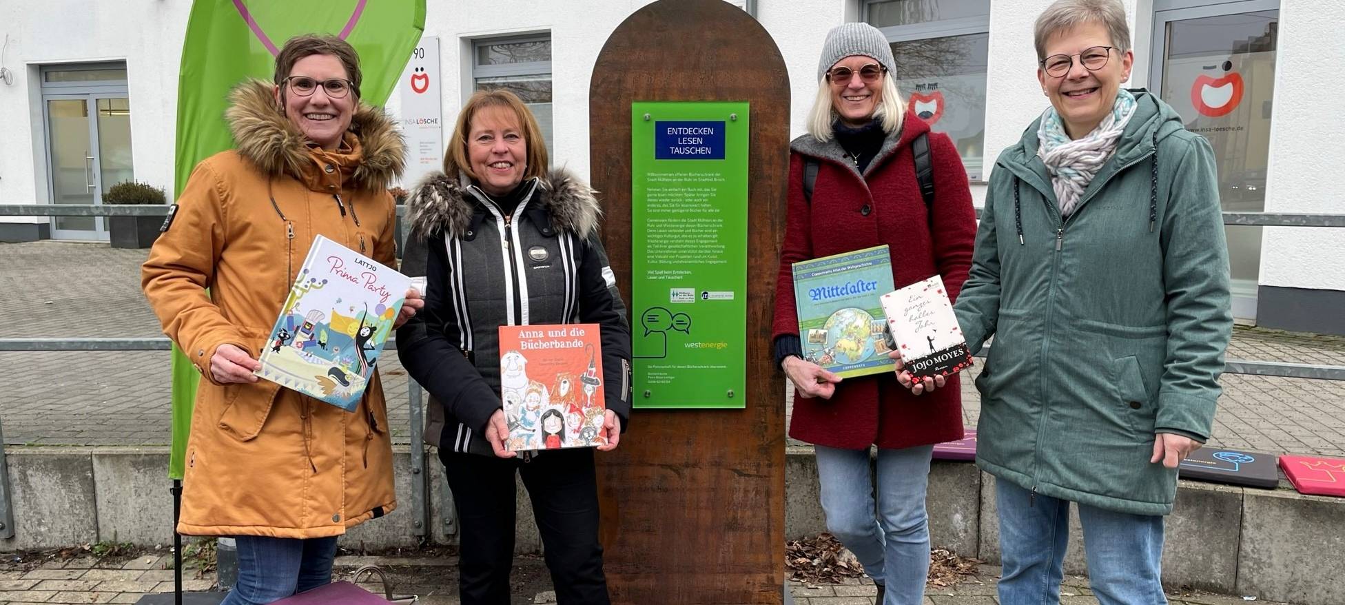 Westenergie stellt weiteren Bücherschrank auf