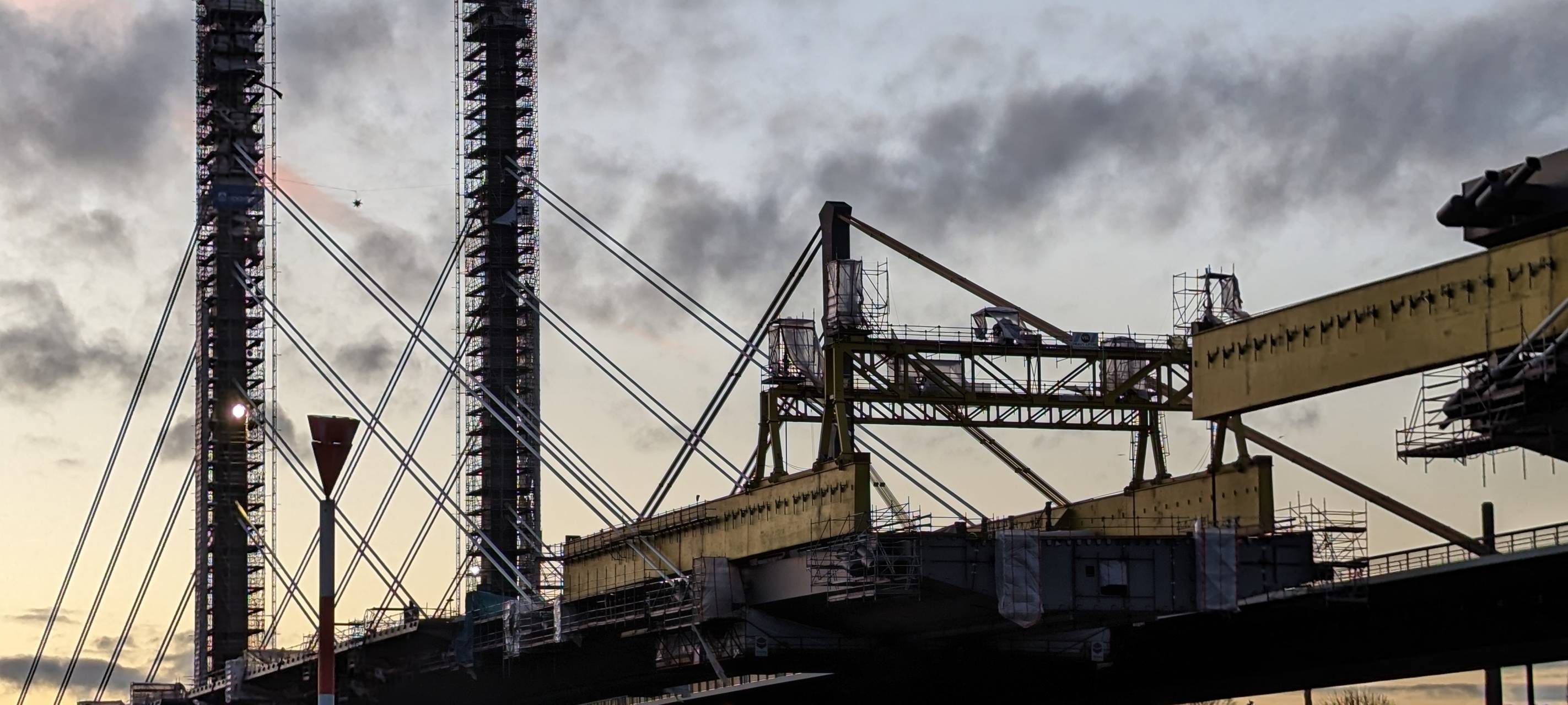 Bauarbeiten an Rheinbrücke schreiten voran