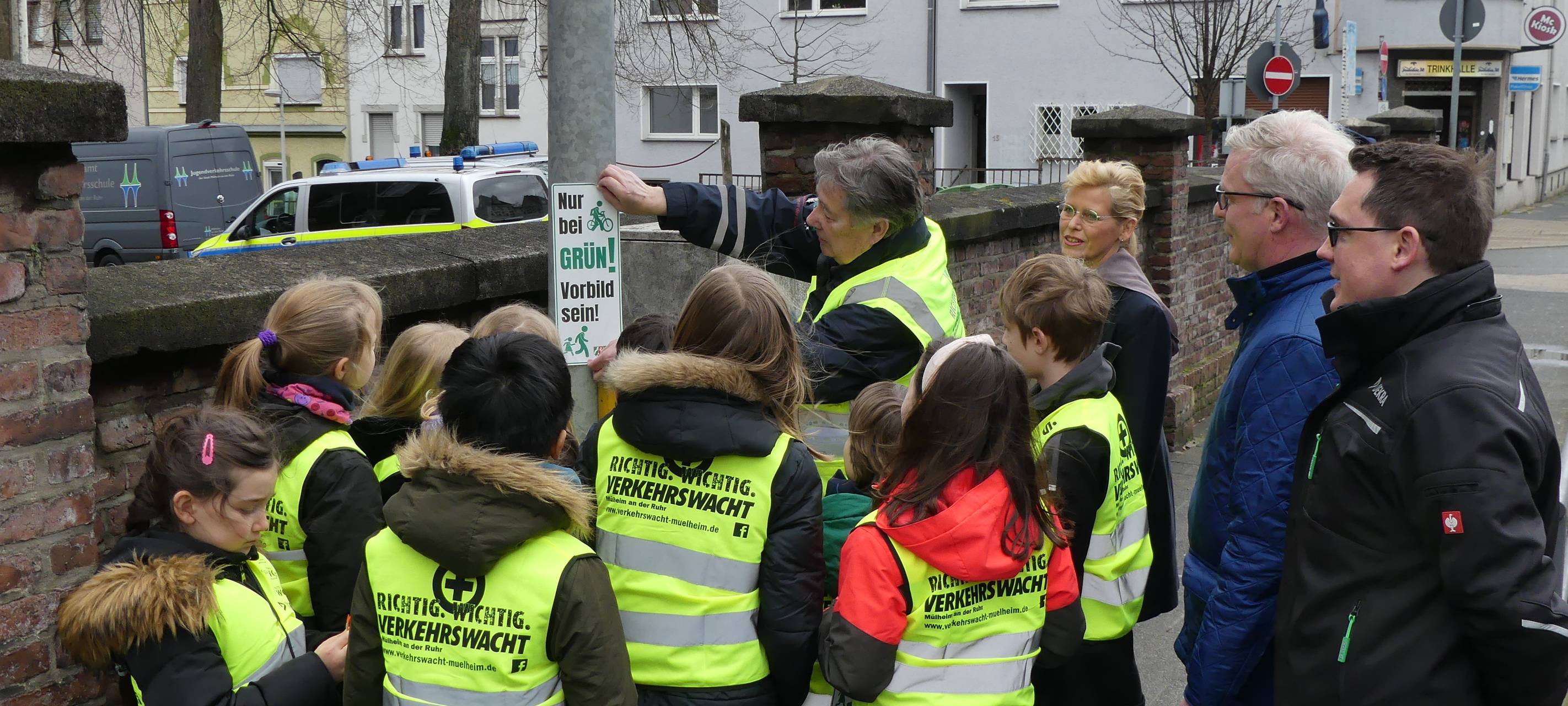 Erwachsene sollen im Straßenverkehr Vorbilder sein