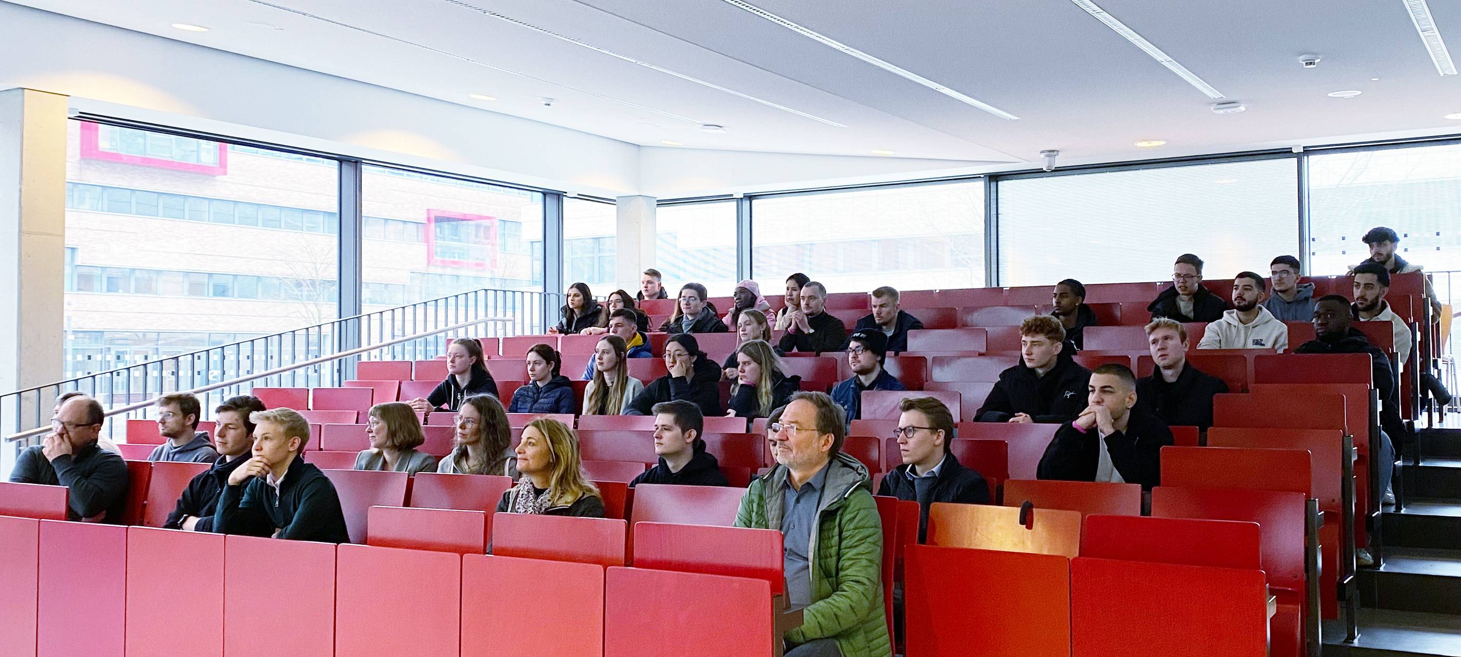 HRW bietet "Schnupperstudium" an