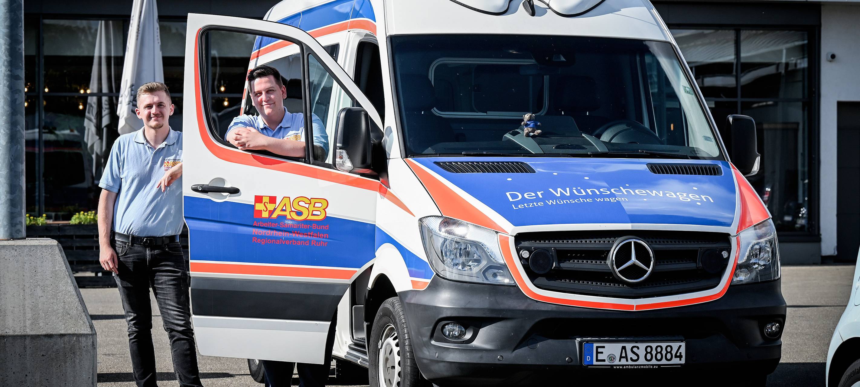 Ausstellung zeigt Arbeit des Wünschewagen-Teams