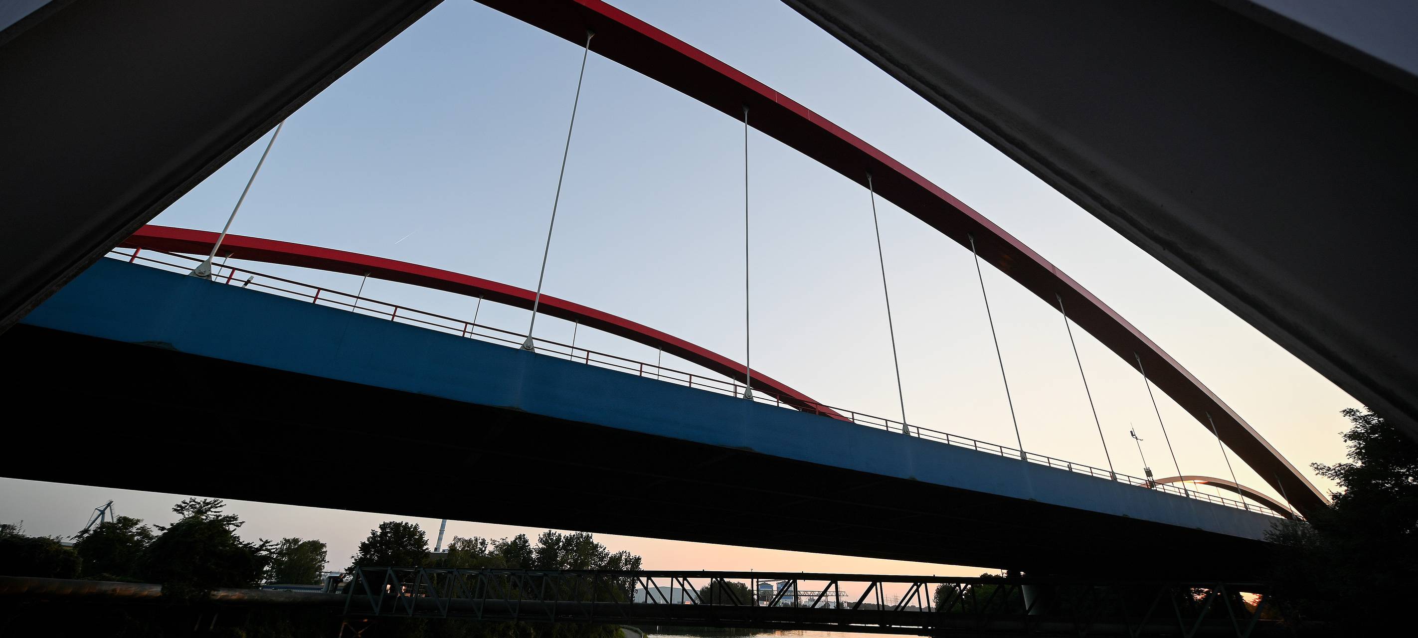 Brückenkontrolle mit Stauproblemen