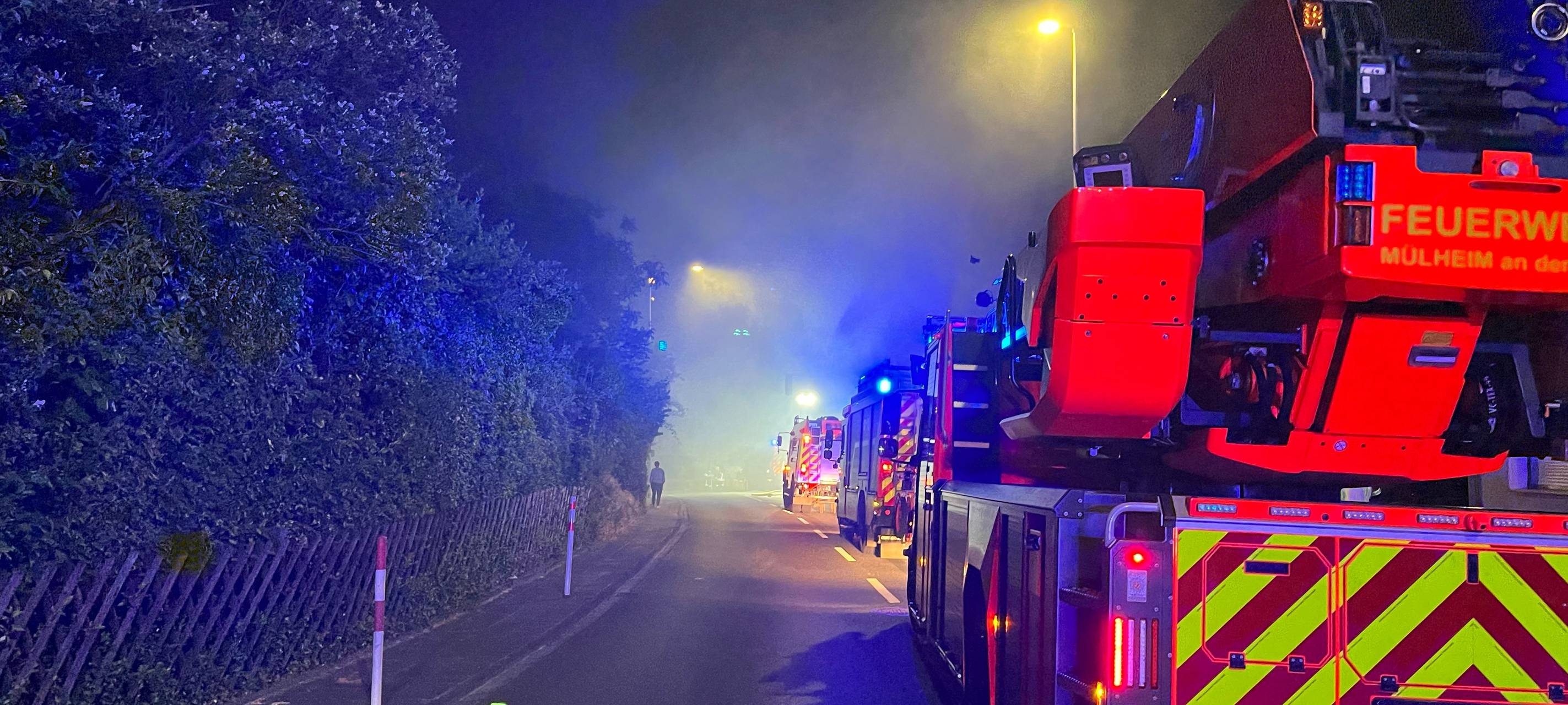 Velauer Straße für Löscharbeiten gesperrt
