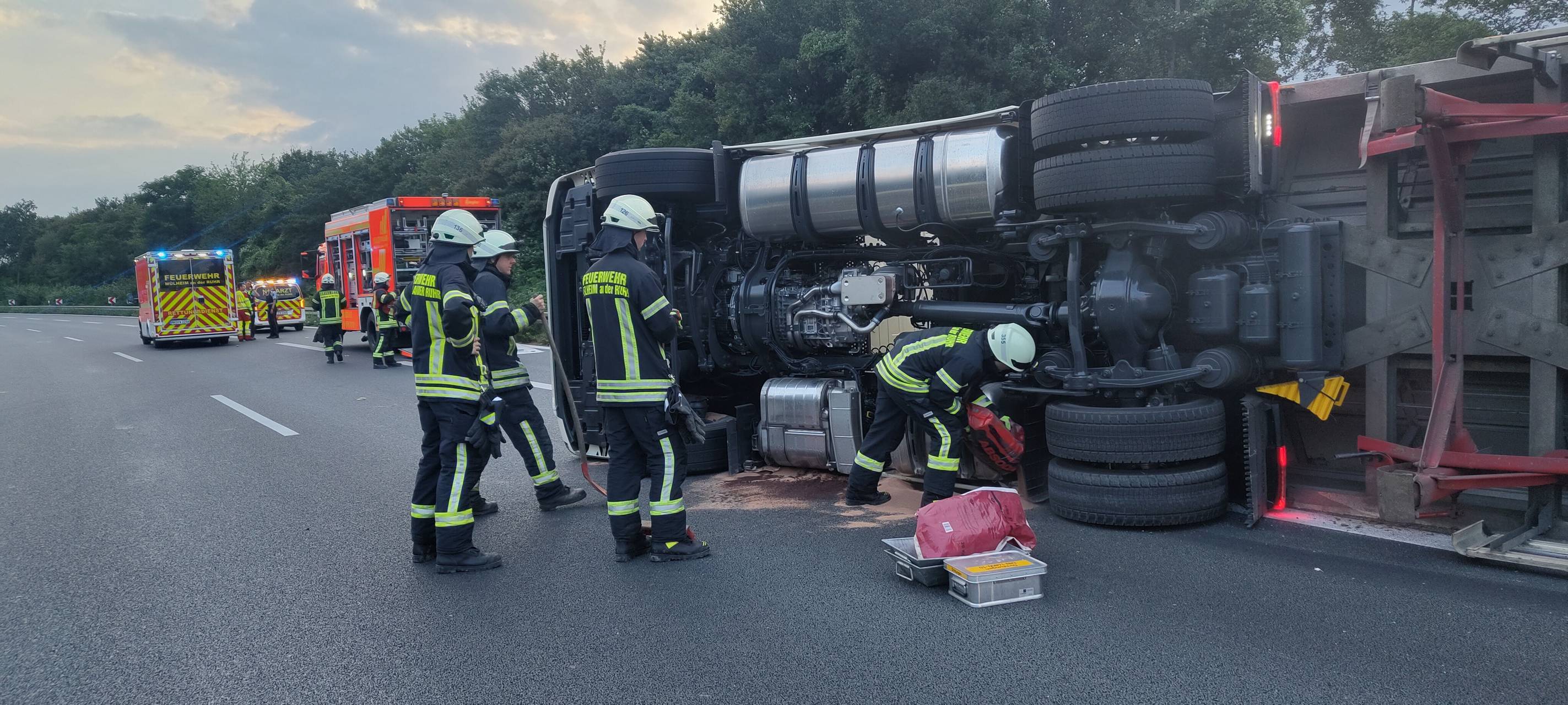 Schwerer LKW-Unfall sorgt für A40-Sperrung