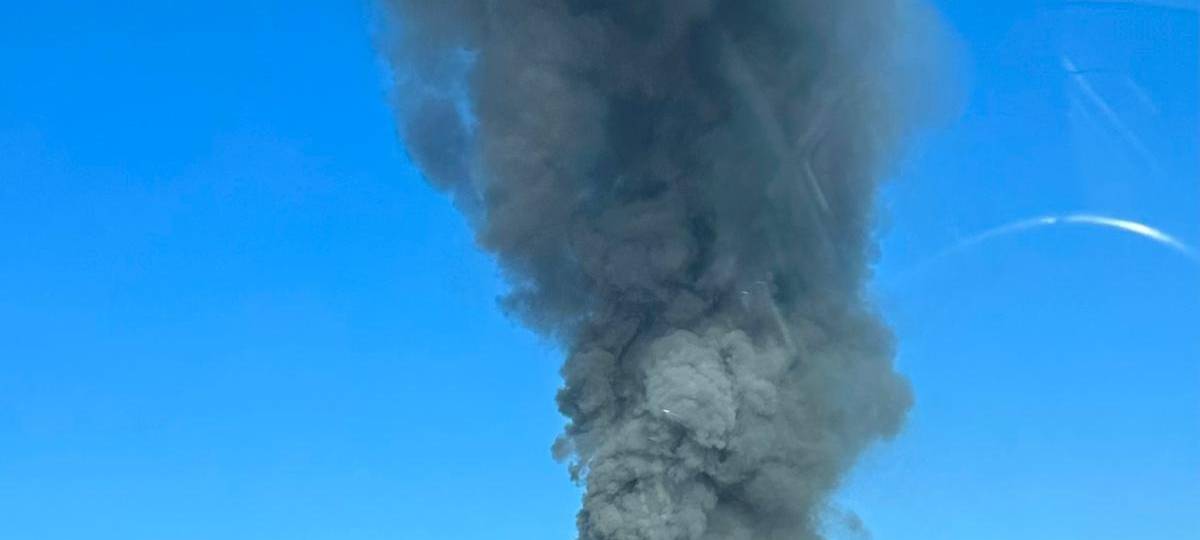 250 Feuerwehrleute bekämpfen Großbrand in Duisburg