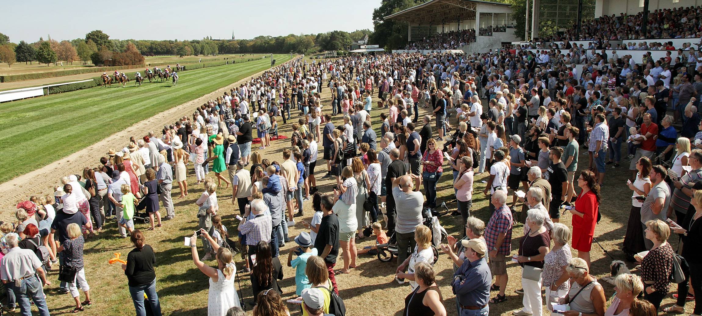 Sparkassen-Renntag lockt nach Speldorf