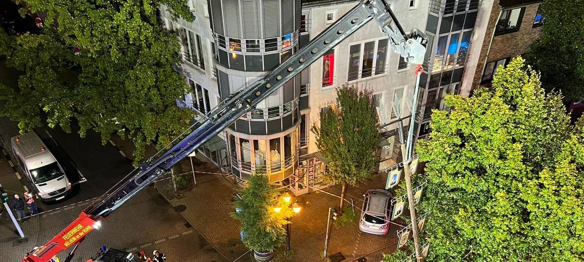 Feuerwehr sichert Maibaum