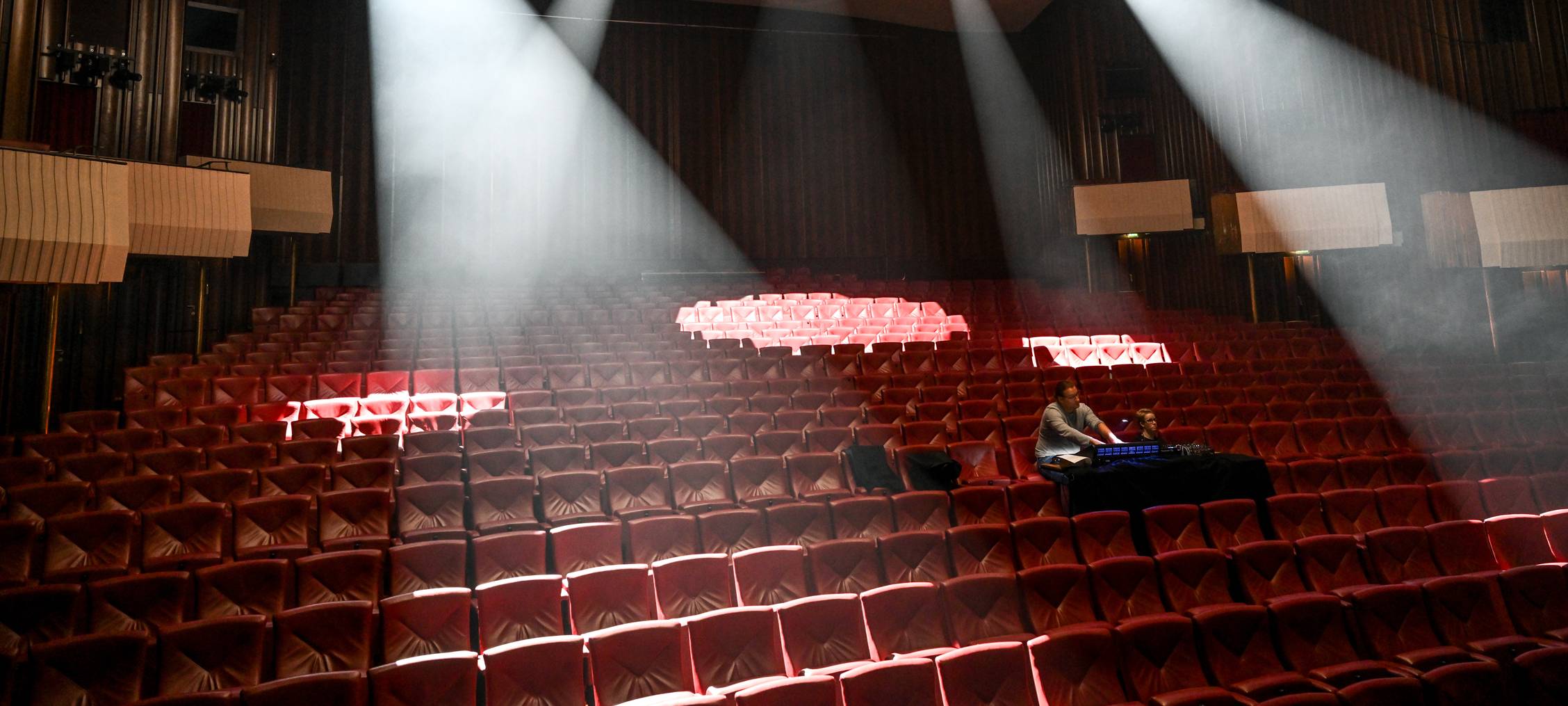 Stadthalle hat neues Bühnenlicht