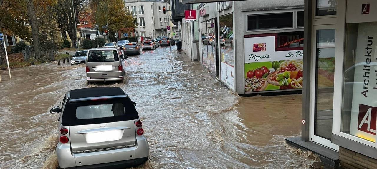 Wichtige Straße in Essen wird zum Fluss