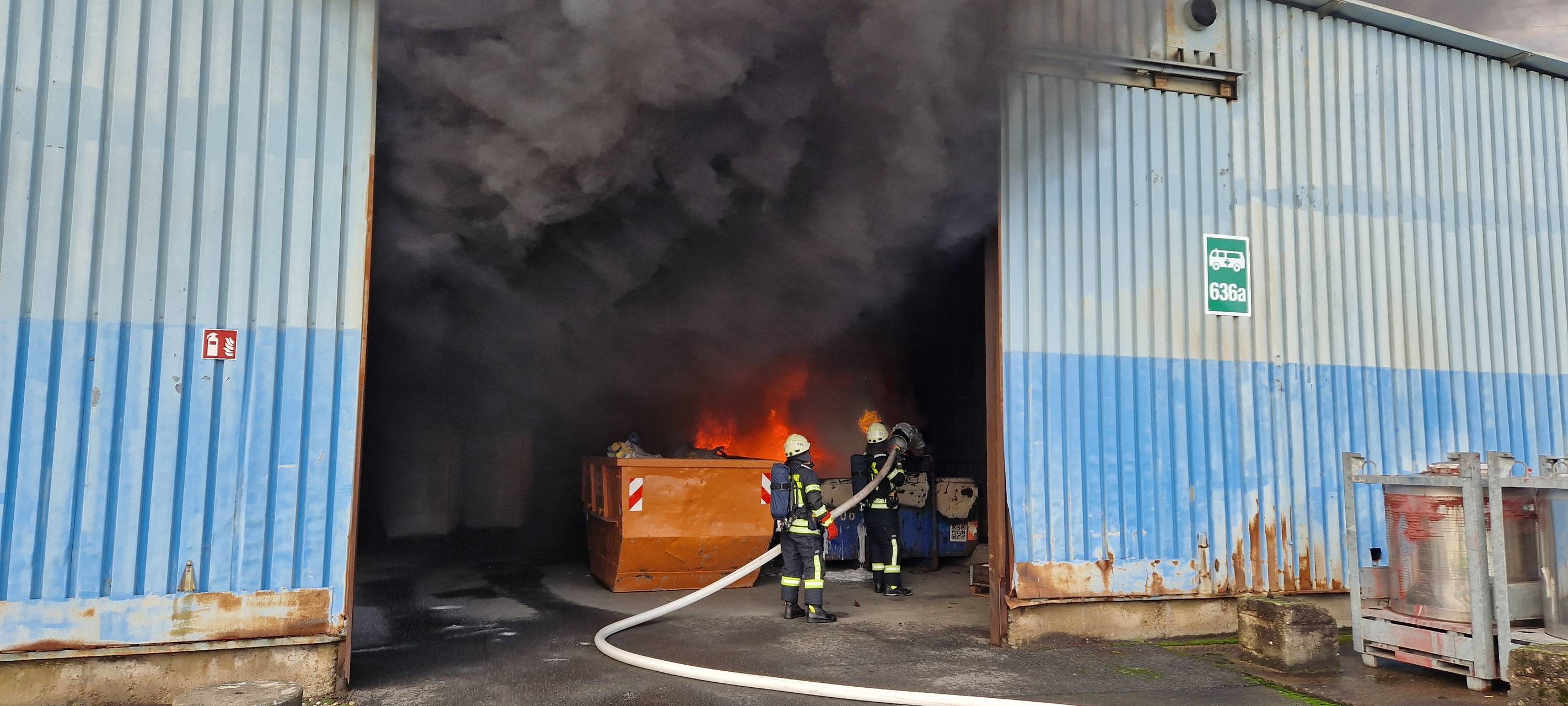 Viel Rauch durch Feuer - Lage schnell unter Kontrolle