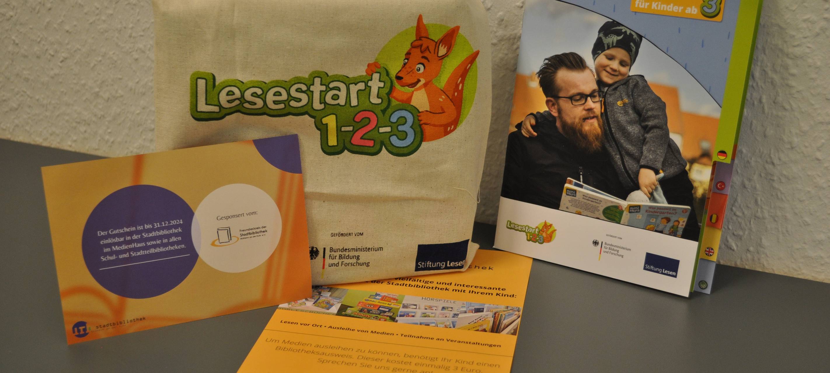 Kostenlose Lesestart-Sets werden verteilt