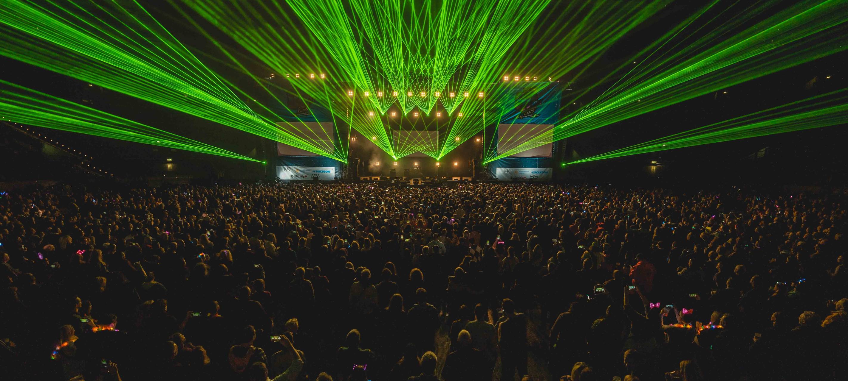 Weltrekordversuch: Größte 80er-Party der Welt auf Schalke