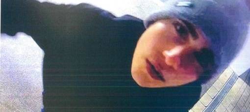 Fahndung: Jugendliche zünden Hotel-Mülltonnen in Essen an