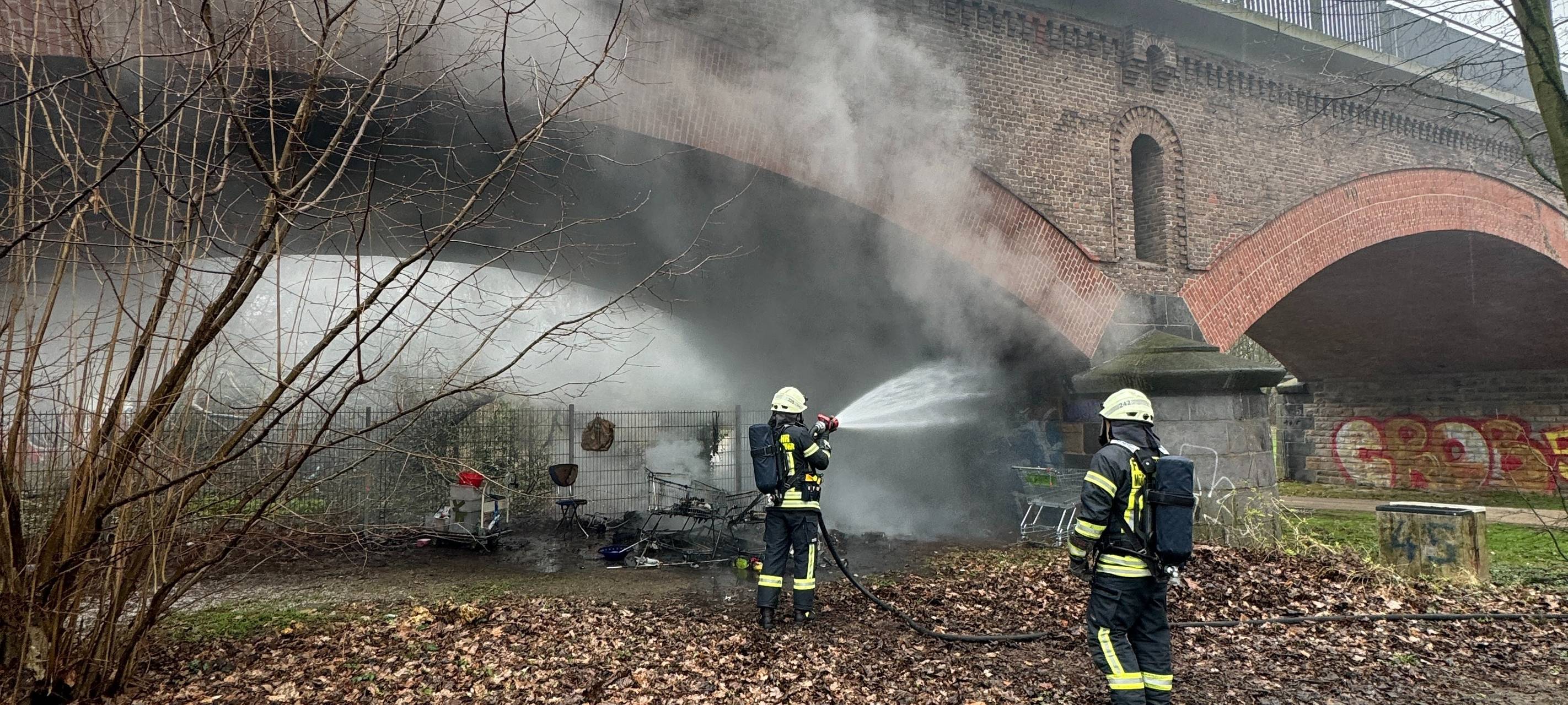 Feuerwehr löscht Brand in der MüGa
