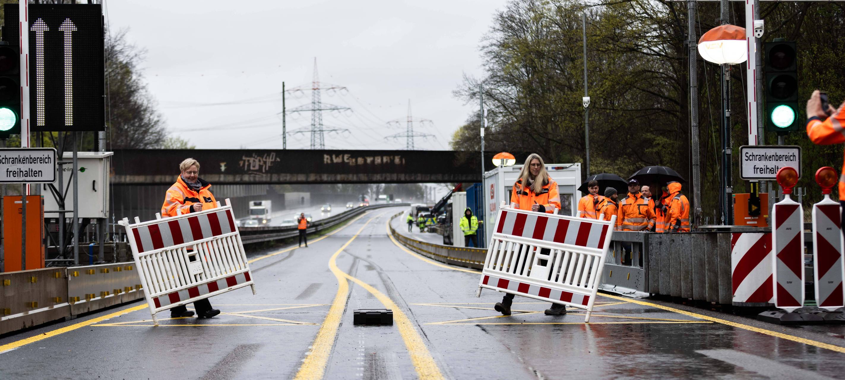 A42-Brücke bei Bottrop: Viele LKW sind zu schwer und müssen abgeleitet werden