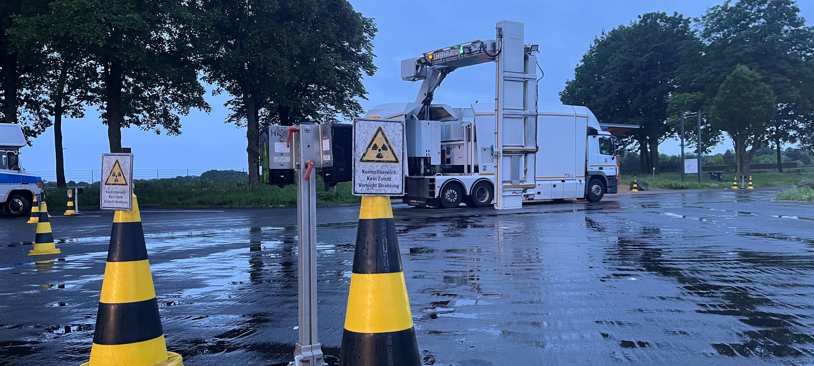 Parkplatzmangel auf der Autobahn - lebensgefährlich