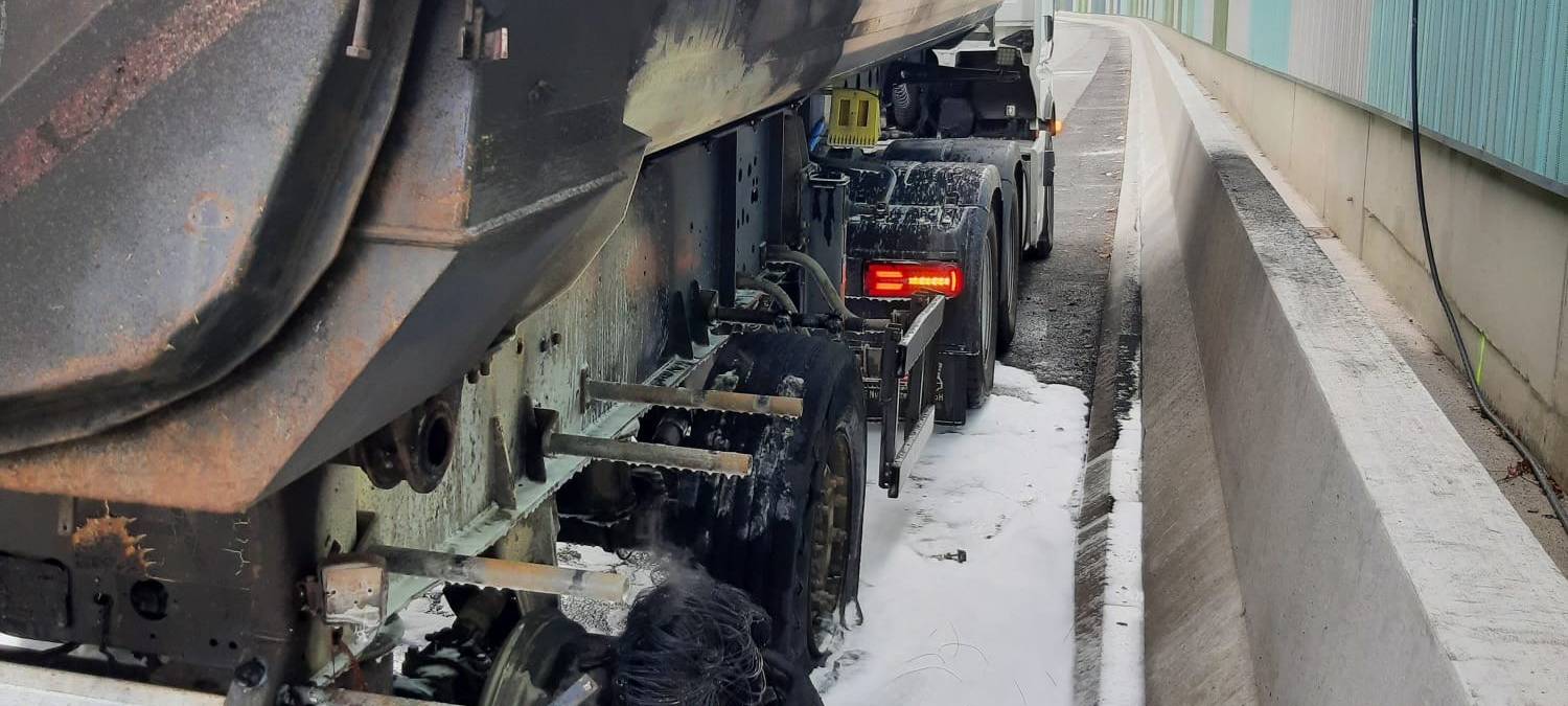 Brennender LKW sorgt für lange Staus
