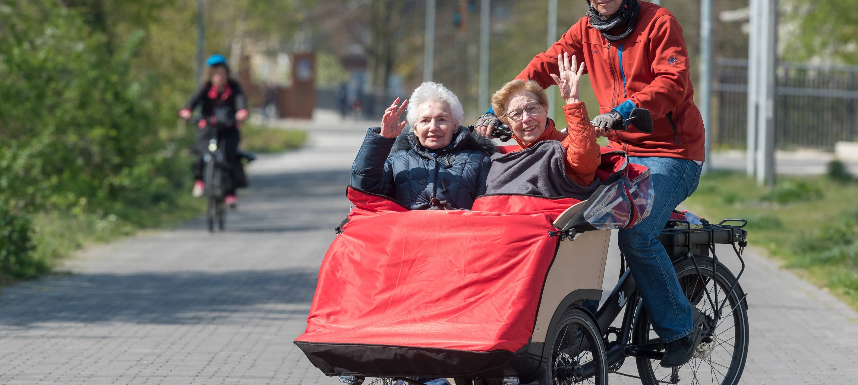 Ladenkirche macht mit Rikscha mobil