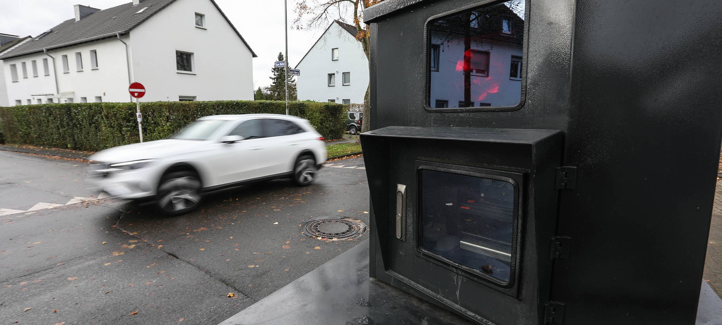 Unfall mit Blitzanhänger der Stadt