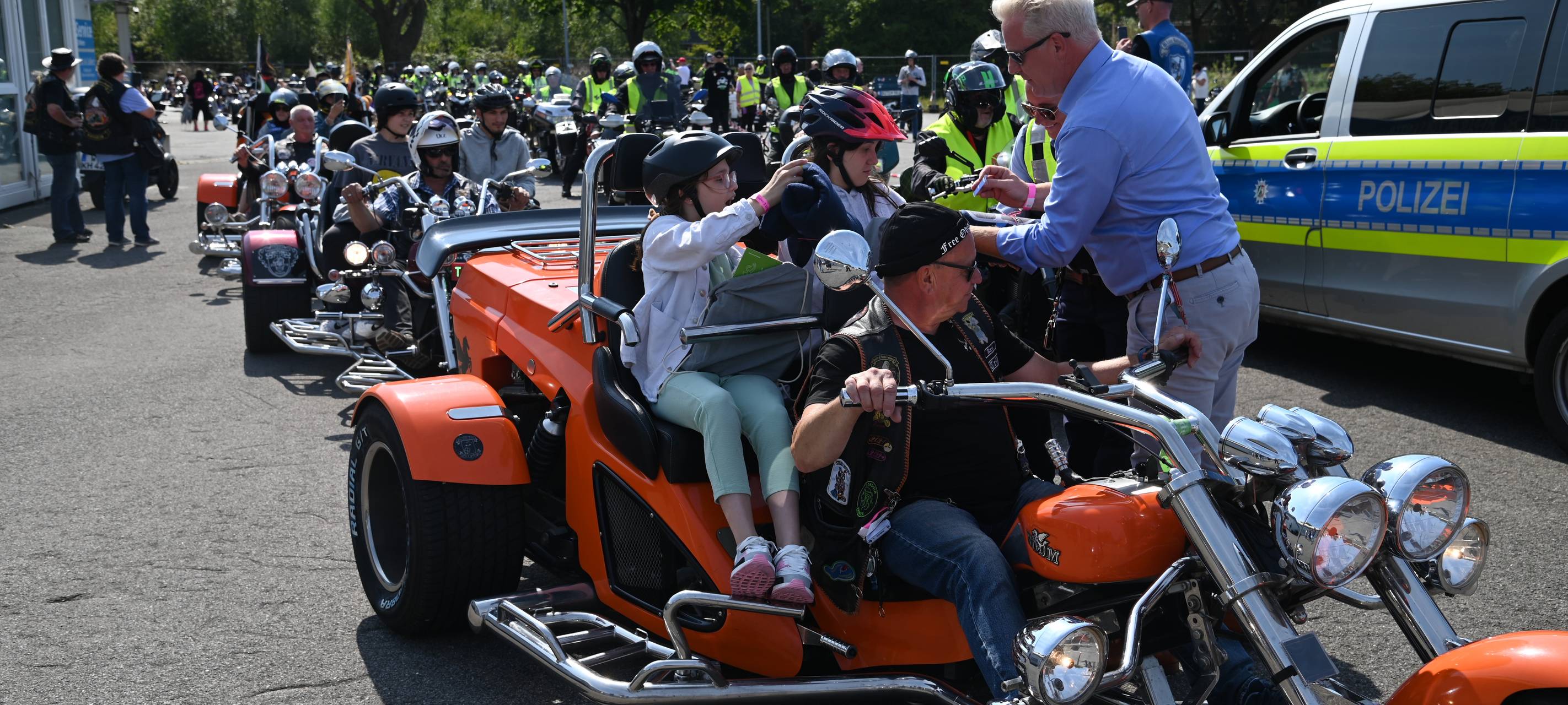 Riesiger Trikekorso für den guten Zweck
