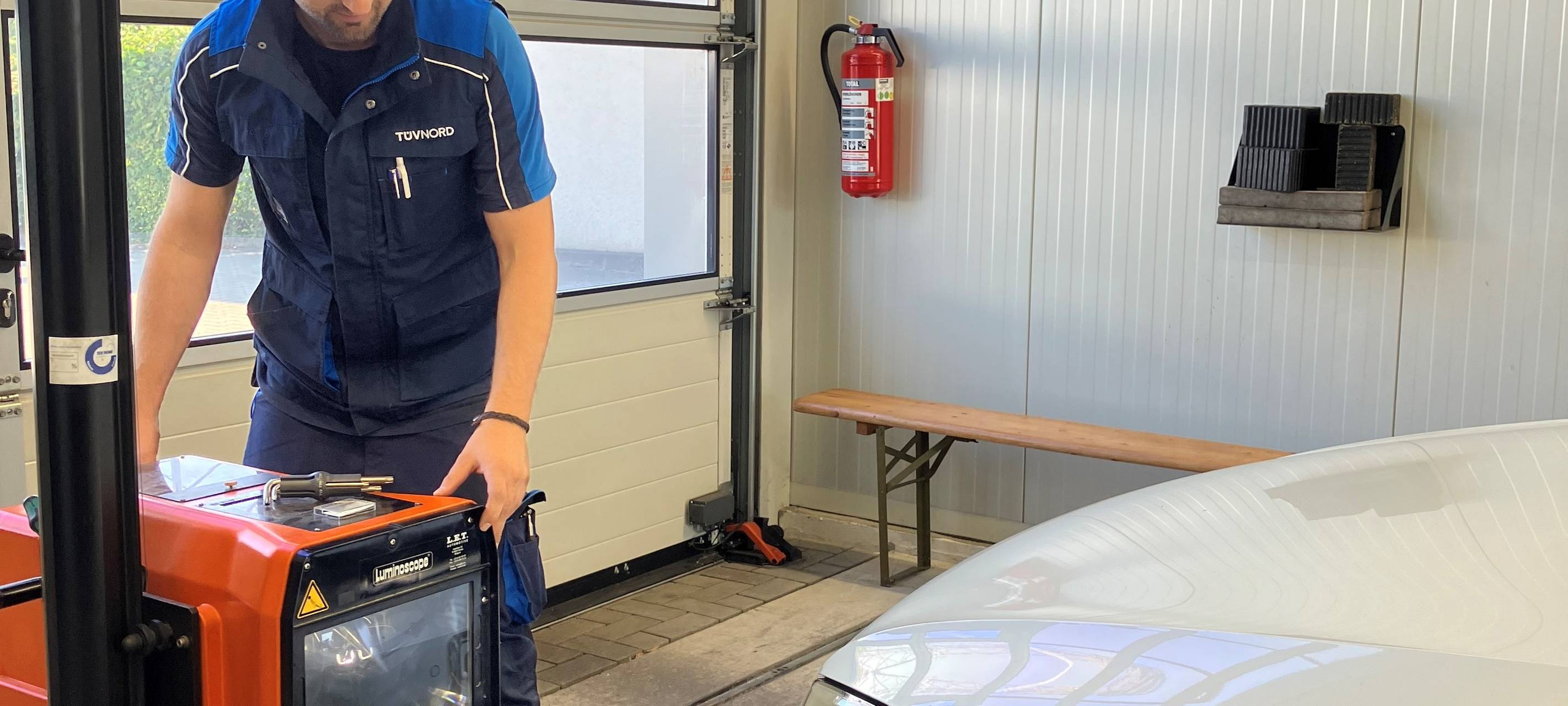 Kostenloser Lichtcheck beim Mülheimer TÜV