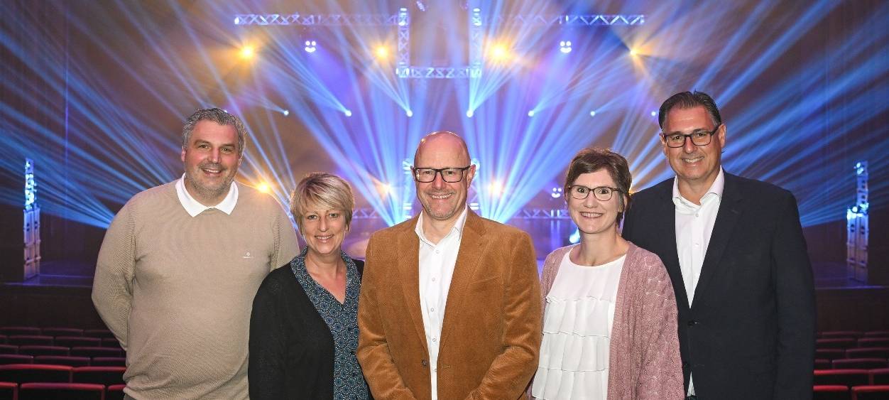 Stadthalle hat neues Bühnenlicht