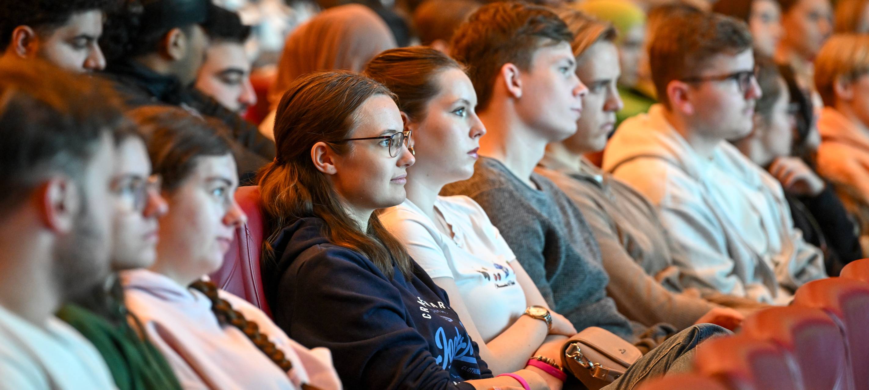 1.200 neue Studies an der HRW