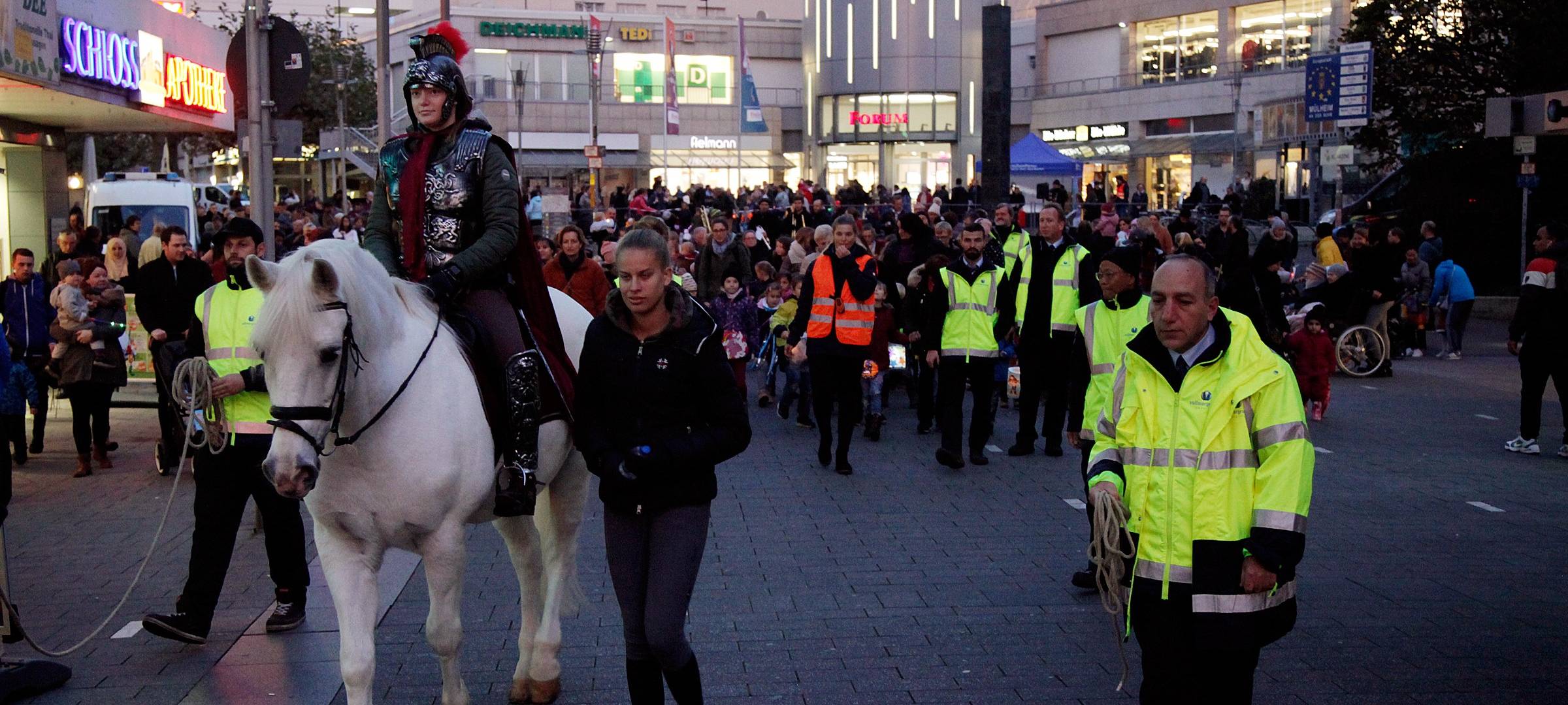St. Martin zieht durch die Straßen - mit Übersicht