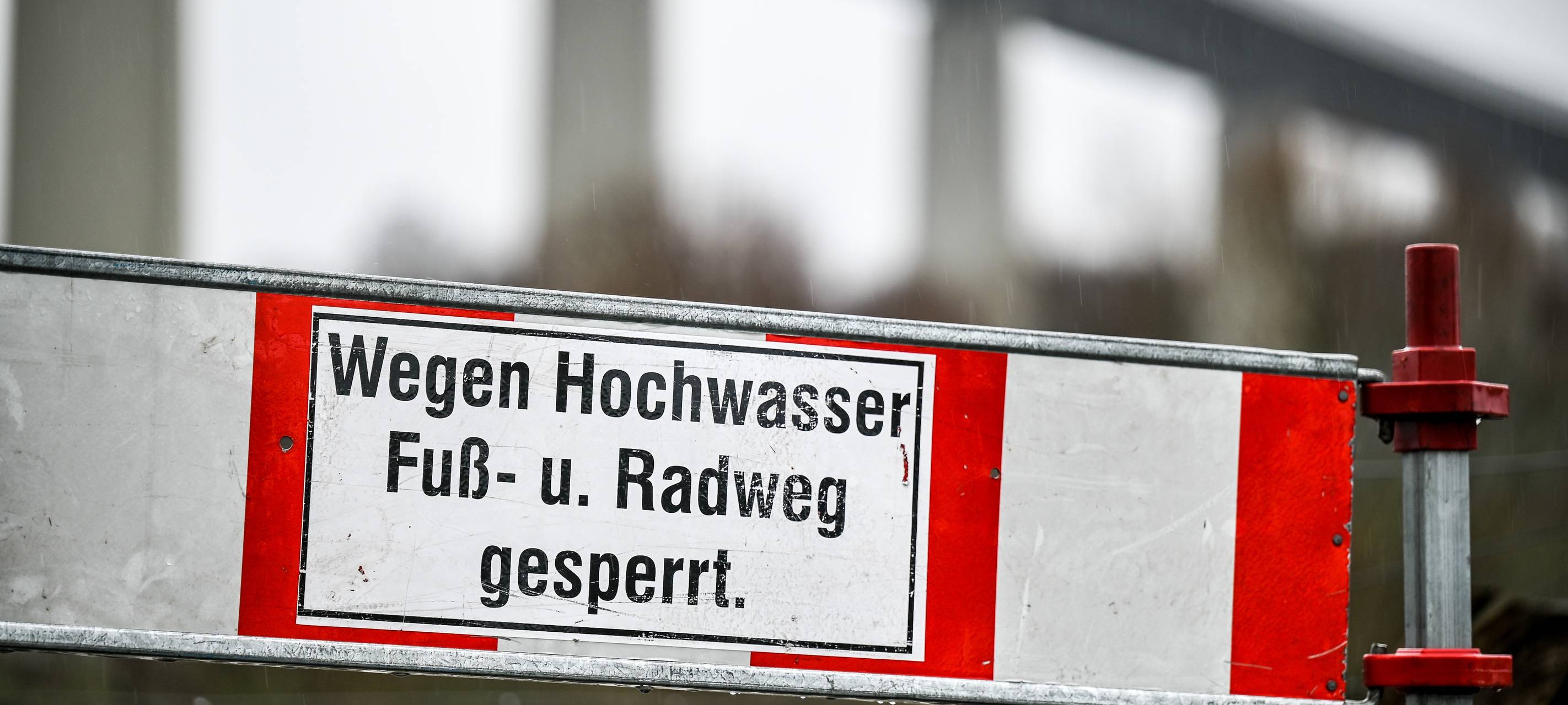 UPDATE: Hochwasser erreicht Mülheim - Leinpfad gesperrt