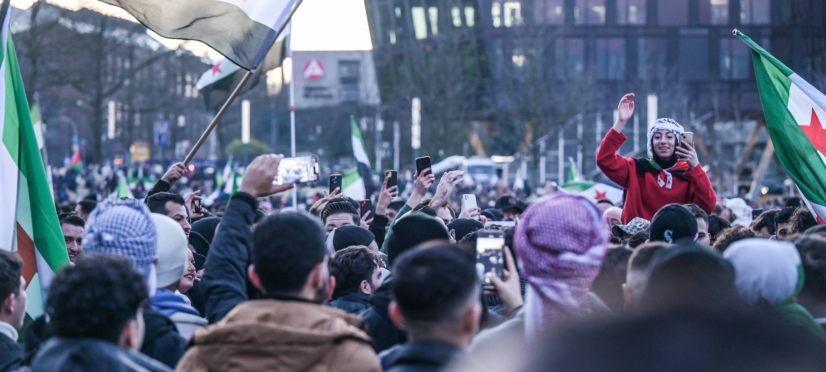 Assad-Sturz zieht Tausende auf die Straße