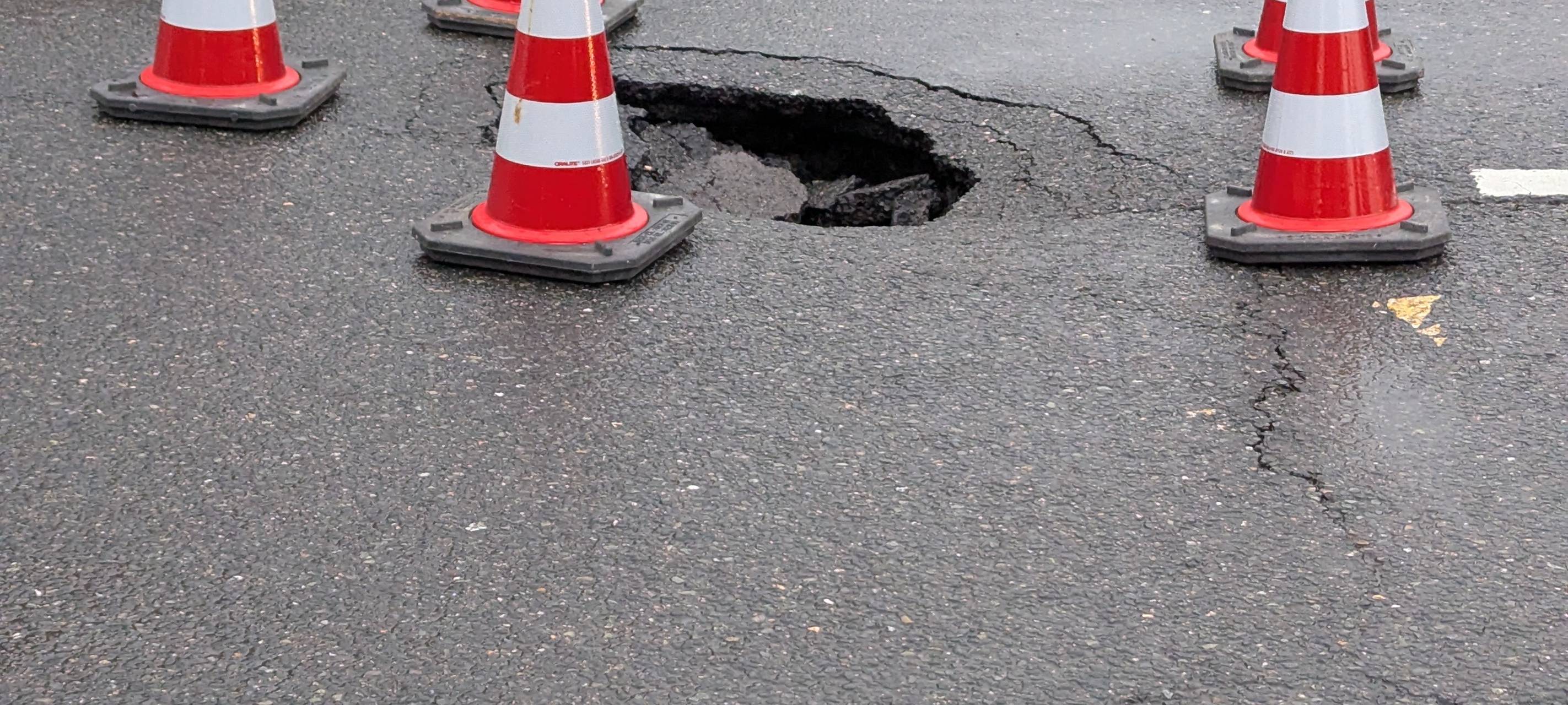 Ursachenforschung: Rätselhaftes Loch auf Saarner Straße
