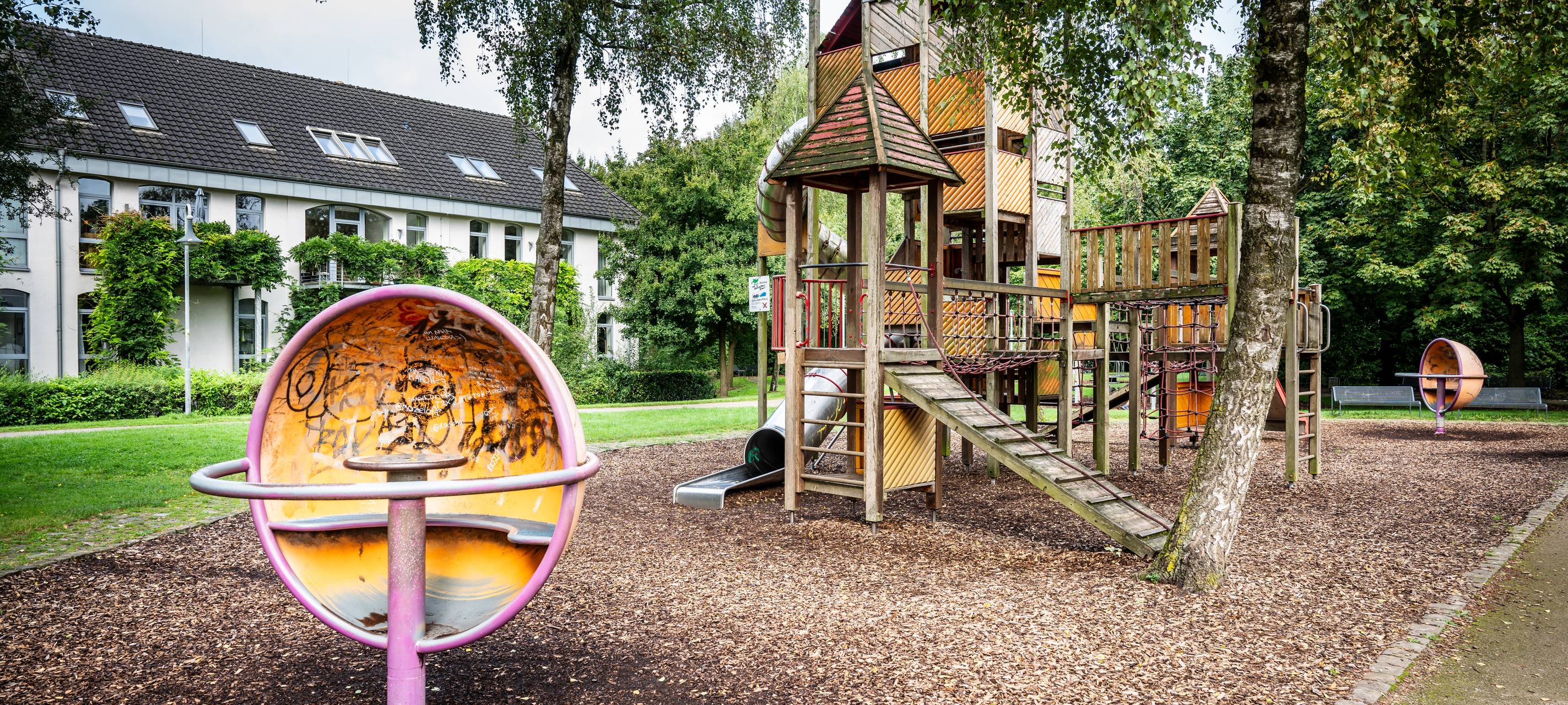 Sperrung: Baumfällarbeiten an Spielplatz