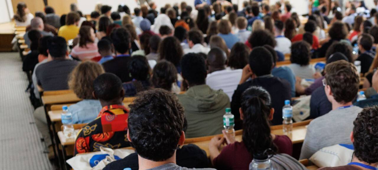 Studenten aufgenommen bei einem Treffen Internationaler Studierenden. (zu dpa «Bundestag entscheidet über Bafög-Erhöhung»)