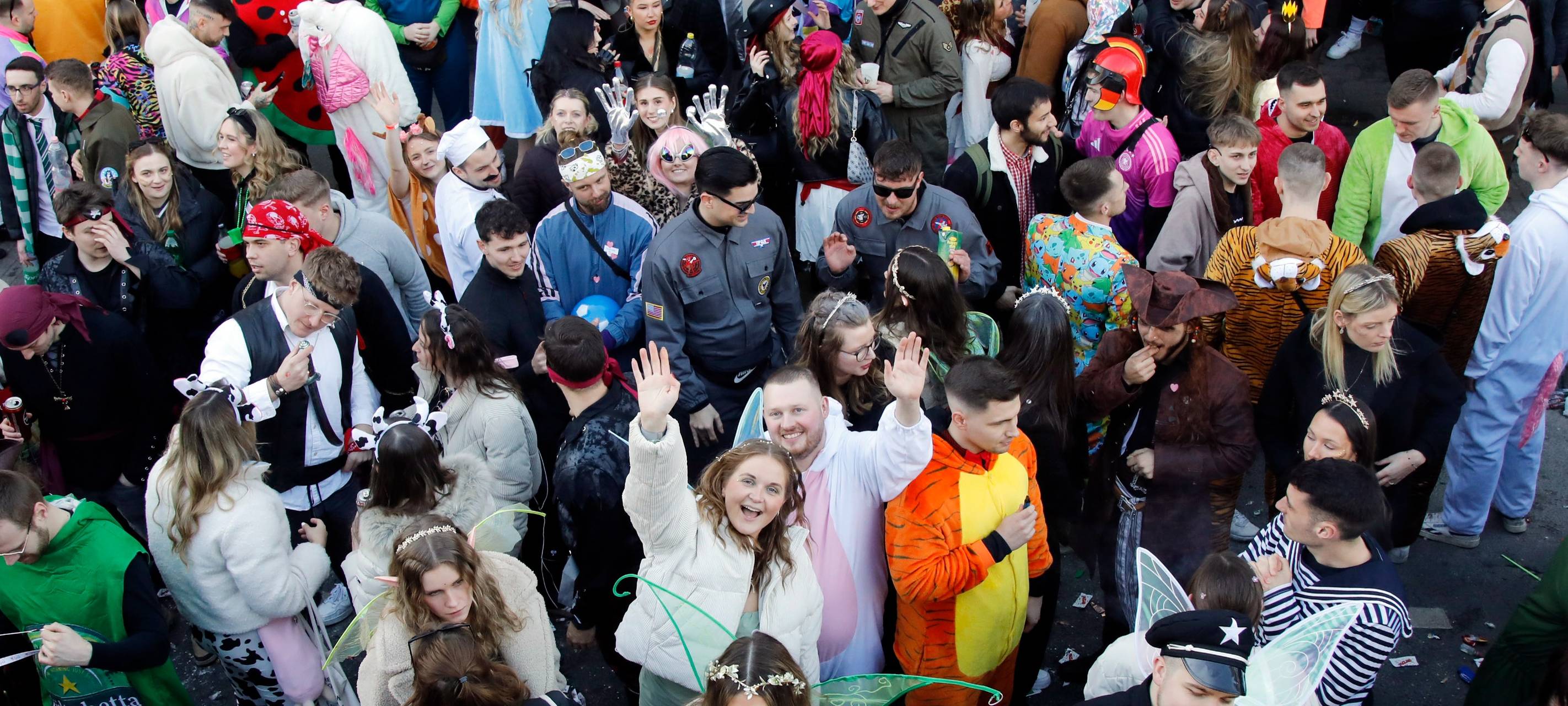 Ruhrgebiet: Rosenmontagszüge bei Sonnenwetter