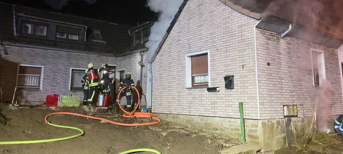 Brandstiftung: Männer in Oberhausen festgenommen