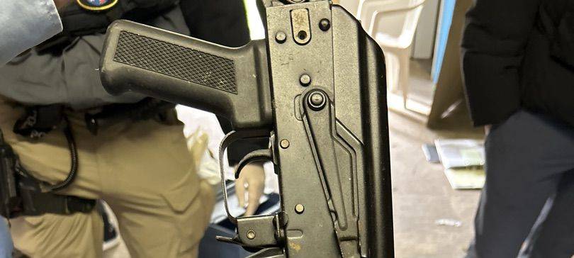 Razzia: Fahnder finden massenhaft verbotene Waffen