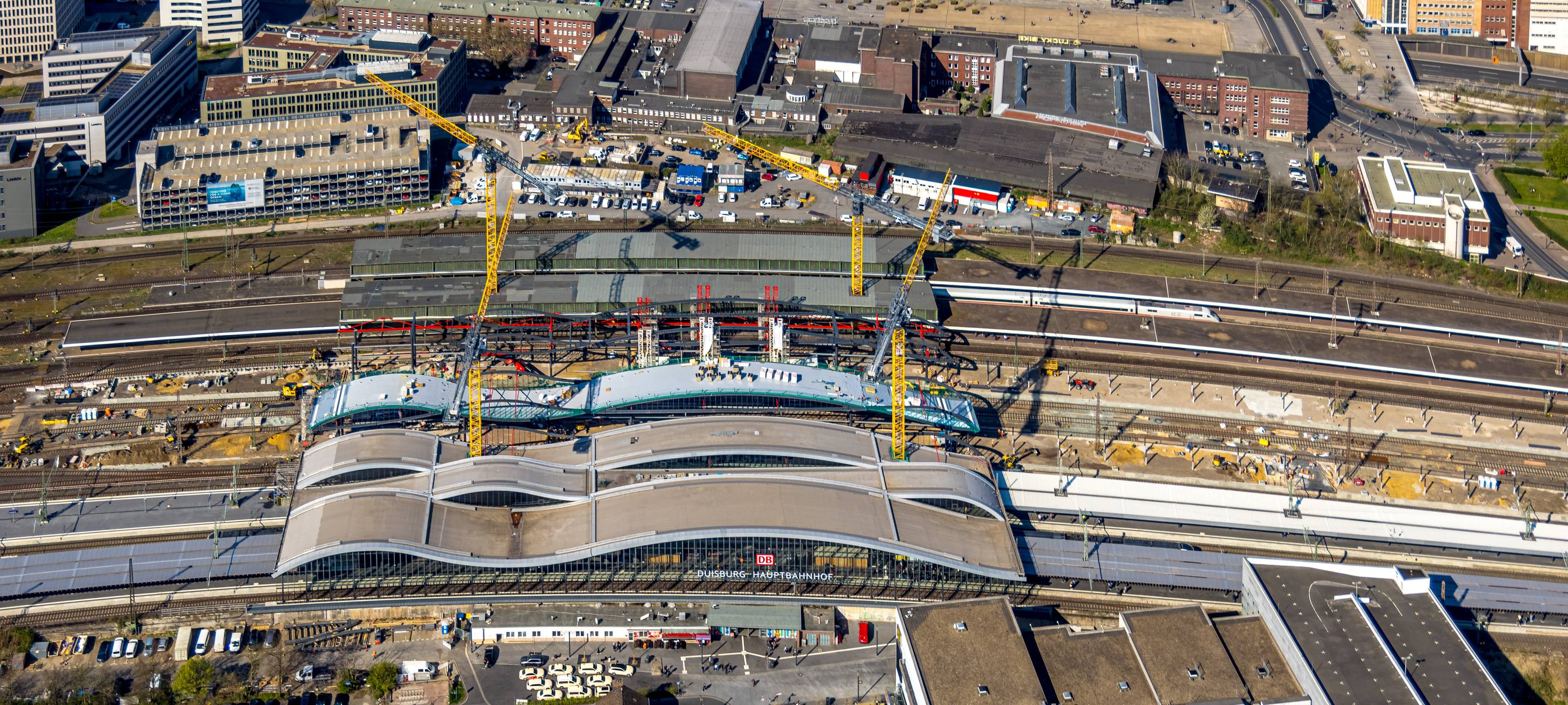 Spektakel in Duisburg: XXL-Kräne werden abgebaut