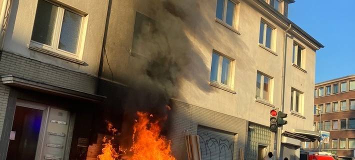 Sperrmüll in Flammen