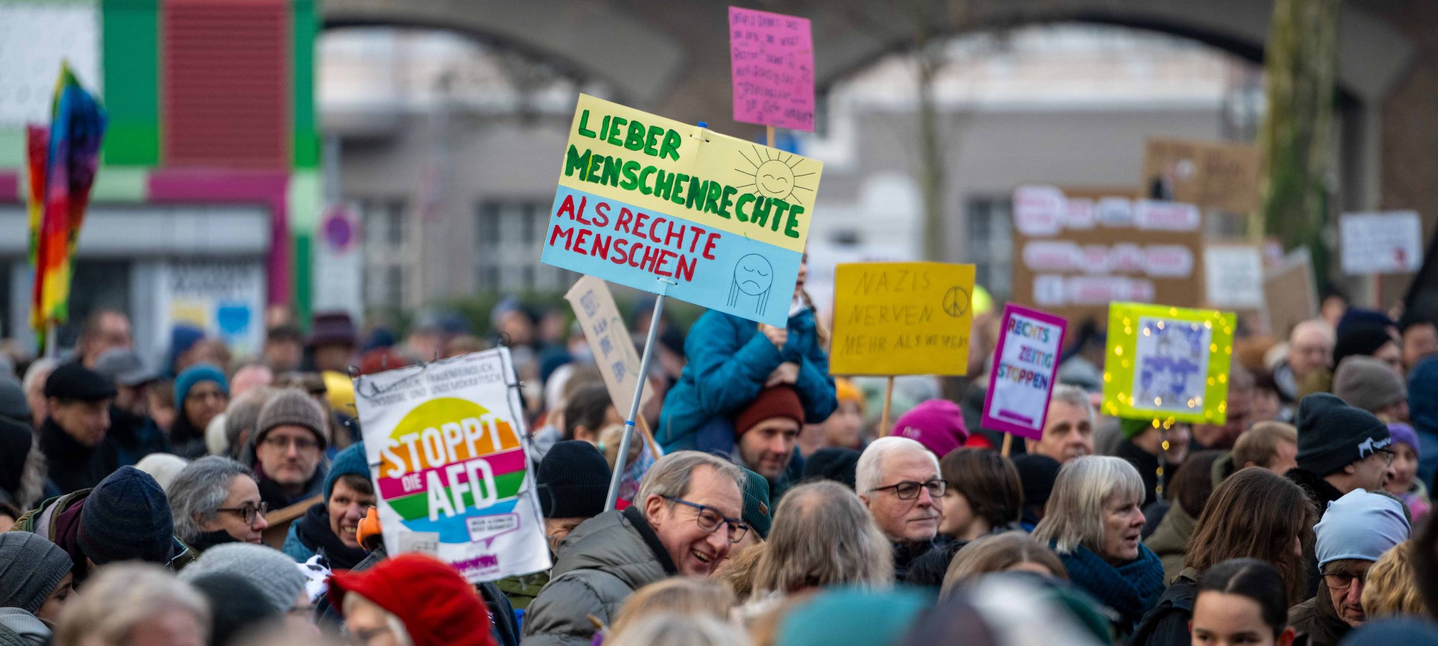 Innenstadt: AfD-Wahlkampf und Gegendemo