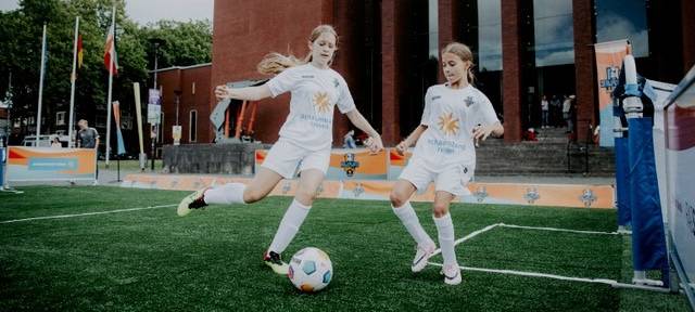 Bolzplatz-Duell: Auftakt in Bochum