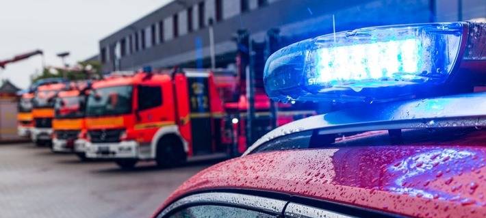 Mülheim: Auto kippt um – Fahrerin bleibt unverletzt