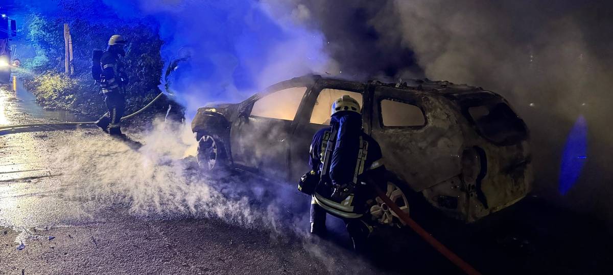 Autobrand in Heißen: Polizei sucht Zeugen
